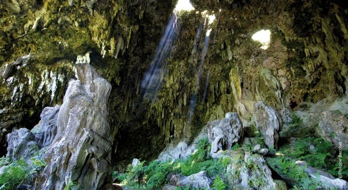 Falaise-de-Rurutu_Archipel-des-Australes