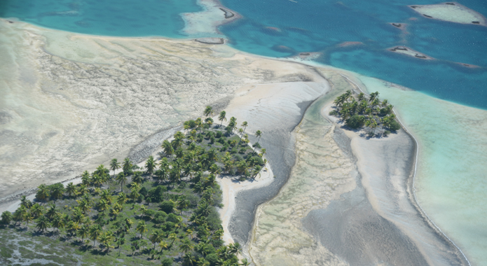 Motu-vue-aerienne_Archipel-des-Tuamotu